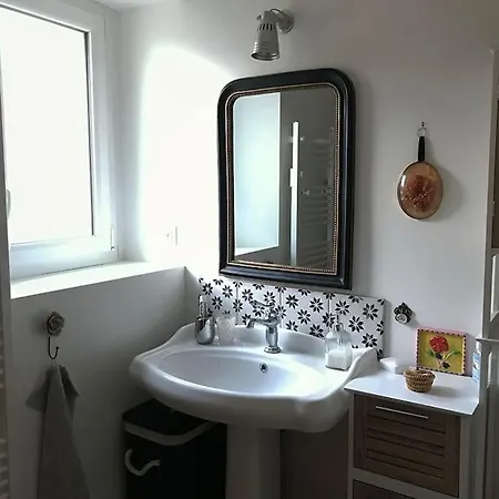 La Petite Maison Du Bout Du Pont * 앙세니스